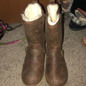 Big girls size 4 Uggs